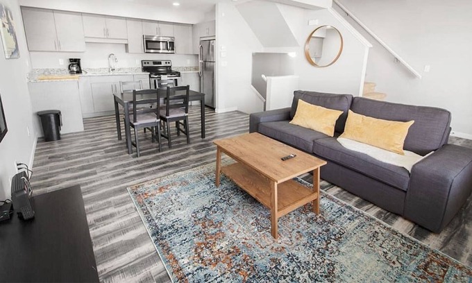 Fort Gary House | Luxurious 2 Bedroom Townhouse with Garage & Wi-Fi!
