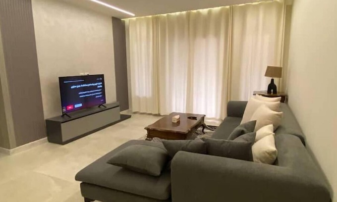 Dream Land Apartment | Luxurious 2BR and 2 Baths Apartment in DreamLand