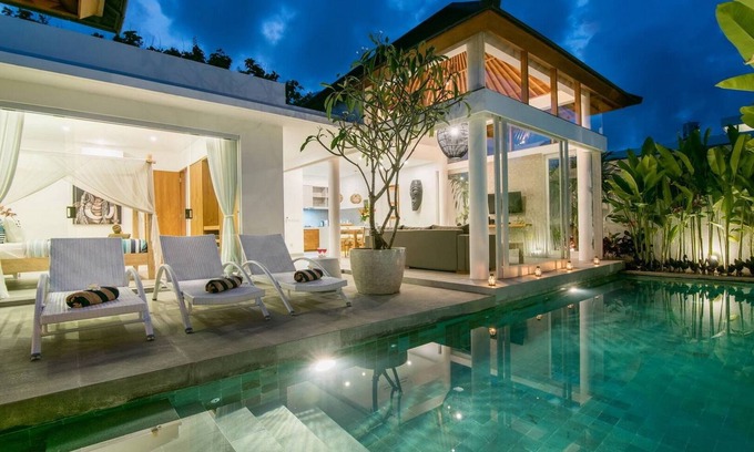 Jimbaran Bay Villa | LUXURIOUS 2BR Villa in Canggu - Open plan living area!
