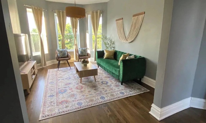 Magnolia Glen Apartment | Luxurious 3 Bedroom Apartment in Chicago