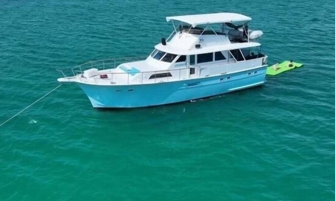 Key West Boat Rental | Luxurious 3-bedroom boat with AC and fitness room in amazing Key West