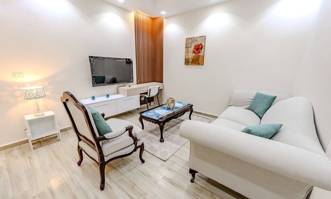 Dream Land Apartment | Luxurious 3 BR Golf View Apartment
