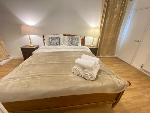 Moffat Apartment | Luxurious 3 rooms greater London