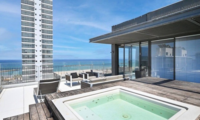 Tel Aviv Apartment | Luxurious 3BR Penthouse with Mamad by HolyGuest