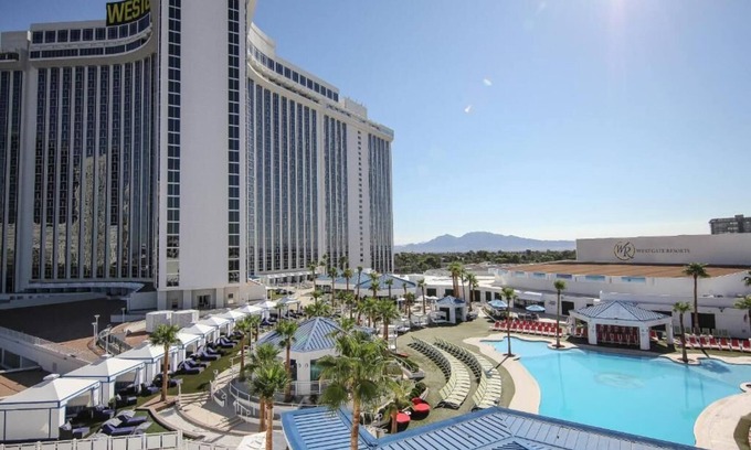 Winchester Apartment | Luxurious 4-Bedroom Presidential Suite at the Westgate Las Vegas Resort & Casino