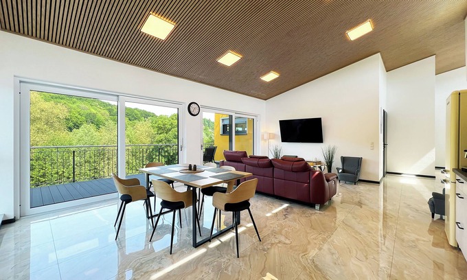 Wachtberg Apartment | Luxurious 4-room penthouse with jacuzzi, roof terrace, parking space, e-charging station