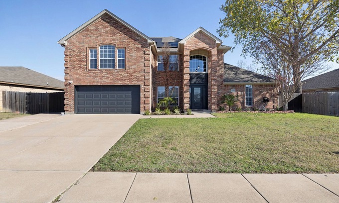 Burleson House | Luxurious 5-Bedroom Oasis with Pool in Fort Worth