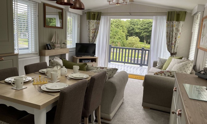 Woodfalls Cabin | Luxurious and Cosy Holiday Lodge in the New Forest National Park