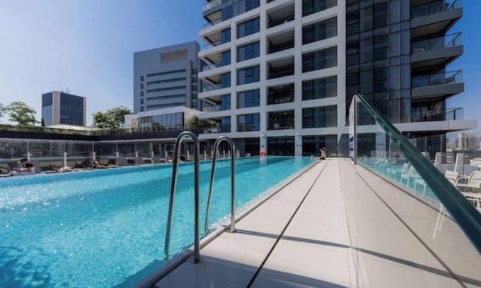 Tel Aviv Apartment | Luxurious Apartment in Tel Aviv. Terrace and Pool Cnn