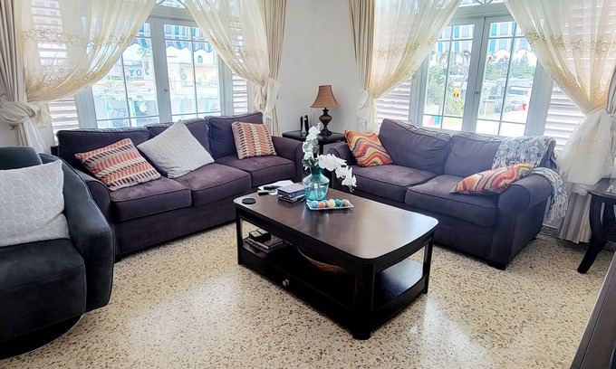 Algarrobo House | Luxurious Apartment Near Beaches, 2nd floor only.