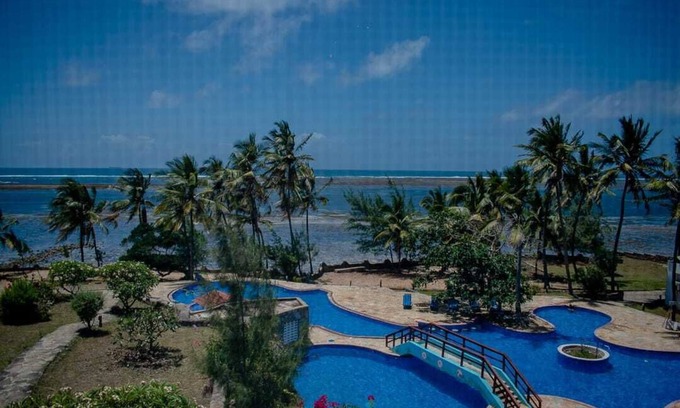Shanzu Apartment | Luxurious Beachfront Apartment