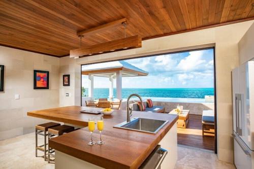 Providenciales Villa | Luxurious Beachfront 2 bedroom villa on Smith's Reef