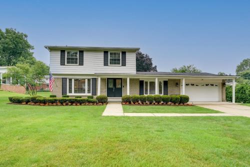 Bloomfield Hills House | Luxurious Bloomfield Hills Oasis with Pool and Spa!