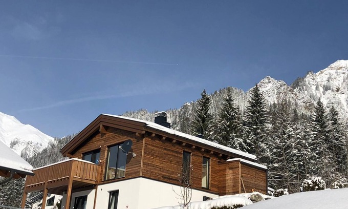 Wald am Arlberg Ski Chalet | Luxurious Chalet, 7 adults, in sunny Klostertal