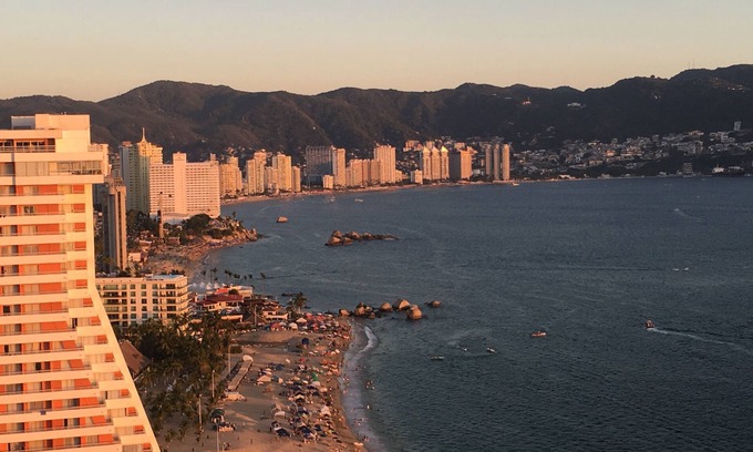 Costera Acapulco Condo | Luxurious Condo in High Rise Complex Steps to the Beach