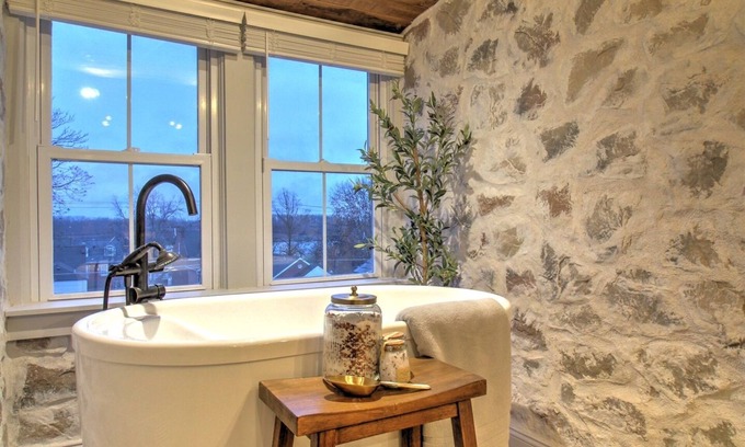 St. Charles House | Luxurious couples retreat just steps from Historic Main Street in St. Charles!