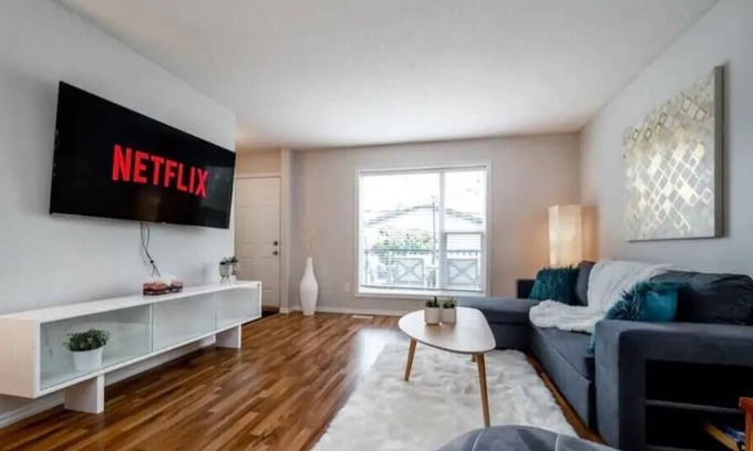 West Edmonton House | Luxurious & Cozy-5bdrm Home-Minutes to WEM-WIFI