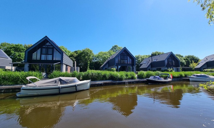 Balk Villa | Luxurious detached watervilla with jetty near the lake