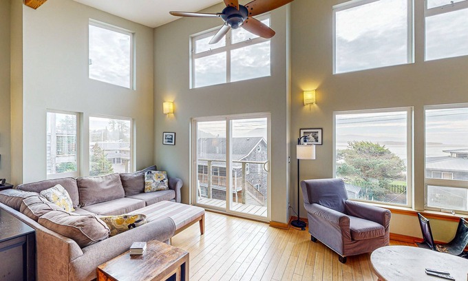 Happy Camp Hideaway Condo | Luxurious Dog-Friendly Home with Ocean Views, Beach Access, and Free WiFi
