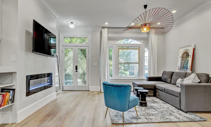 Dupont Circle House | Luxurious DuPont home close to Georgetown and Downtown!