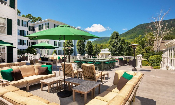 Manchester Apartment | Luxurious Escape + Pool & Hot Tub Access