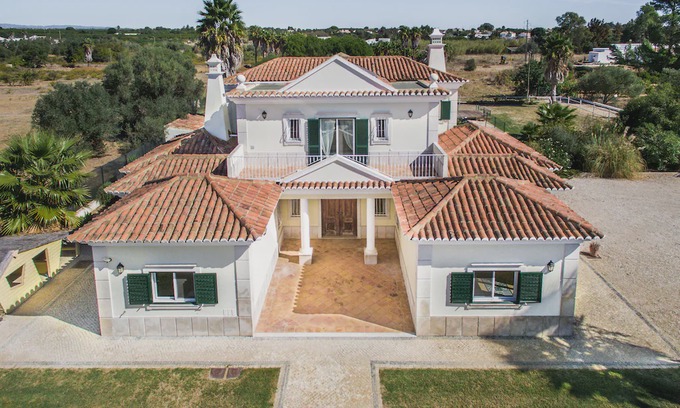 Moncarapacho e Fuseta Villa | Luxurious Executive Villa With Private Pool And Amazing Outdoor Living Area