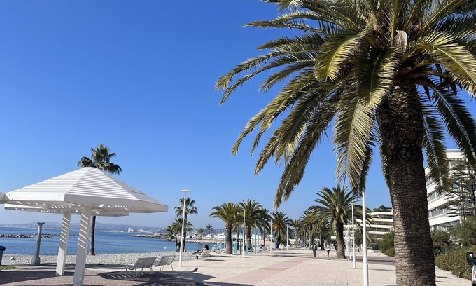 Saint-Laurent-du-Var Apartment | LUXURIOUS WATERFRONT APARTMENT COTE D'AZUR