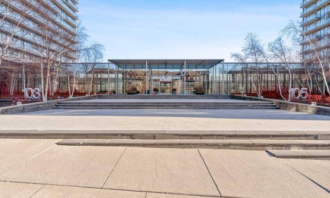Swansea Apartment | Luxurious Furnished 1Bed Apt w/Parking by the Lake and 5min walk to High Park!