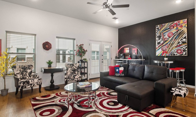 Arlington House | Luxurious Getaway w/Premium Amenities! Condo w Rooftop Retreat, private garage & gated entry