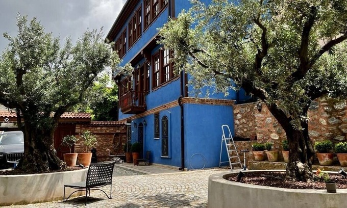 Nalbantoglu Mahallesi House | Luxurious Historic home just steps from Ulu Cami & Koza Han
