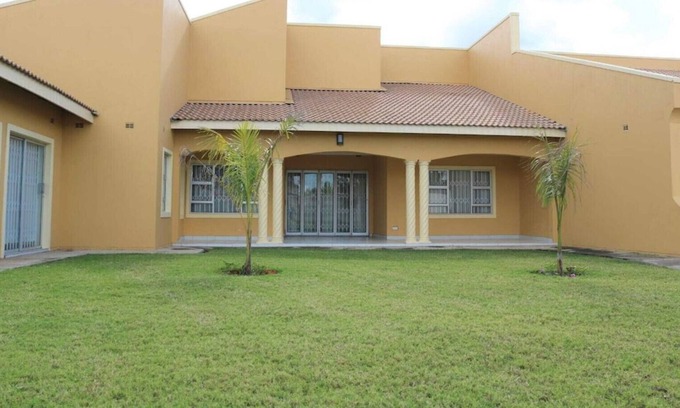 Mount Hampden House | Luxurious home with pool, WIFI, b/hole & power backup