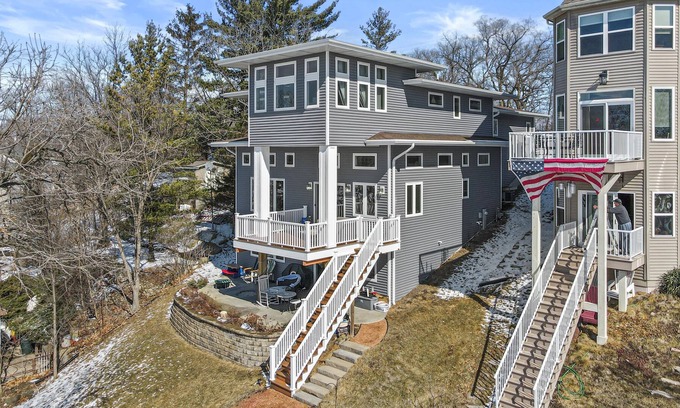 Mukwonago House | Luxurious Lake Home - Sleeps 14 - Southeast WI