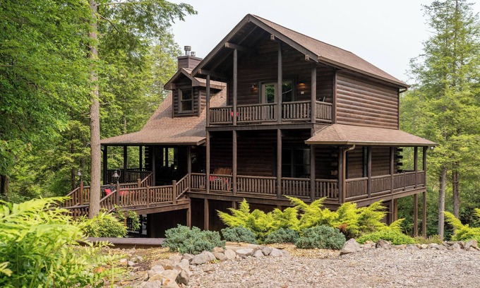 Monterey Cabin | Luxurious Log Cabin Retreat: Your Private Getaway