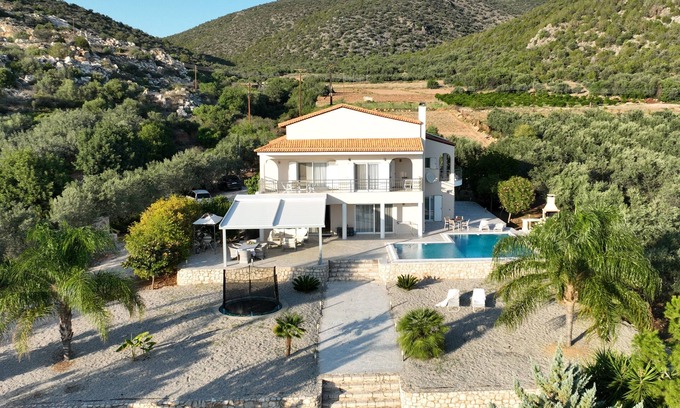 Kandia Villa | Luxurious Mediterranean Villa with Infinity Swimmingpool and Maximum Privacy