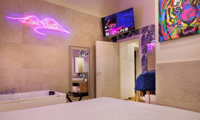 Naples Apartment | Luxurious mini apartment with jacuzzi tub, suitable for families