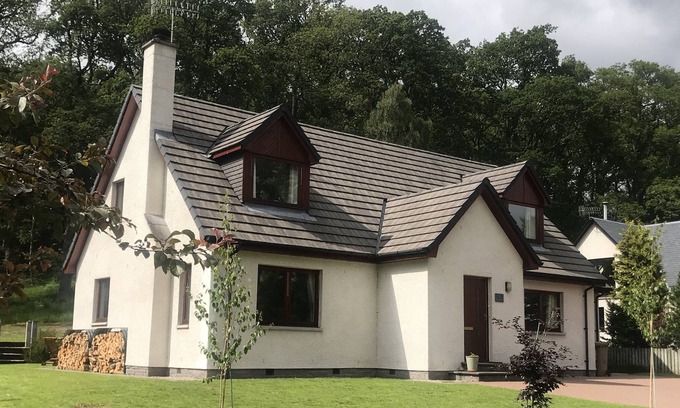 Kincraig House | Luxurious modern cottage with oak garden in Cairngorm National Park