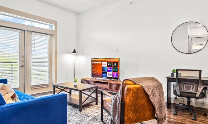 West Oak Hill Apartment | Luxurious New Unit|1Bd1Ba|Pool Golf Sim