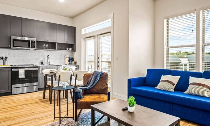 West Oak Hill Apartment | Luxurious New Unit|1Bd1Ba|Pool, Golf Sim