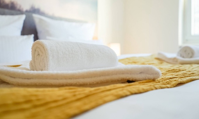 Hauptbahnhof Condo | Luxurious old building for 8 guests with comfortable box spring beds