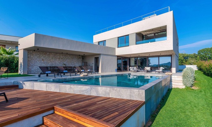Banjole Villa | Luxurious pool villa, 5 minutes walk from the beach