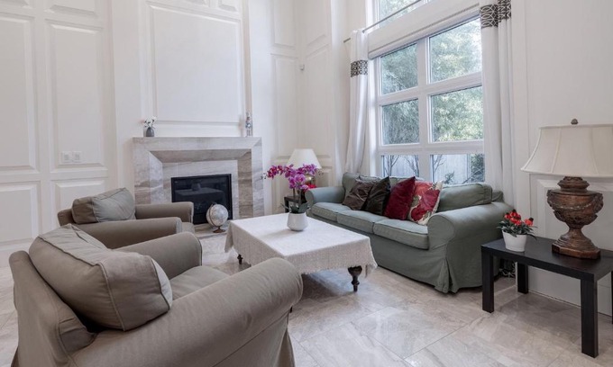 Steveston House | Luxurious Private Rooms in Richmond