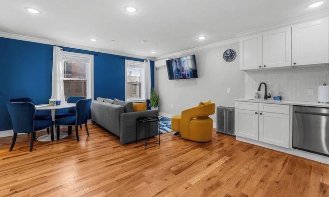 Harrison Apartment | Luxurious Retreat! Near SI Stadium & PATH-Easy NYC Access-Walk to Shops & Dining