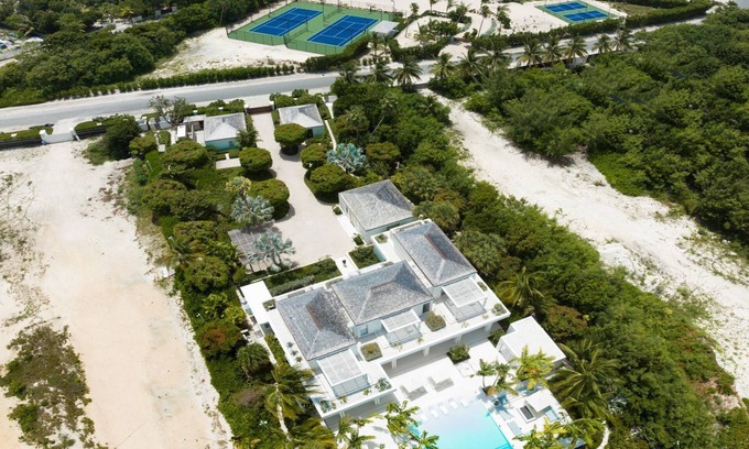 Providenciales Villa | Luxurious Seaside Villa in Turks and Caicos
