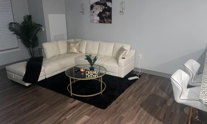 Coliseum Central Apartment | Luxurious & Spacious 1 Bedroom