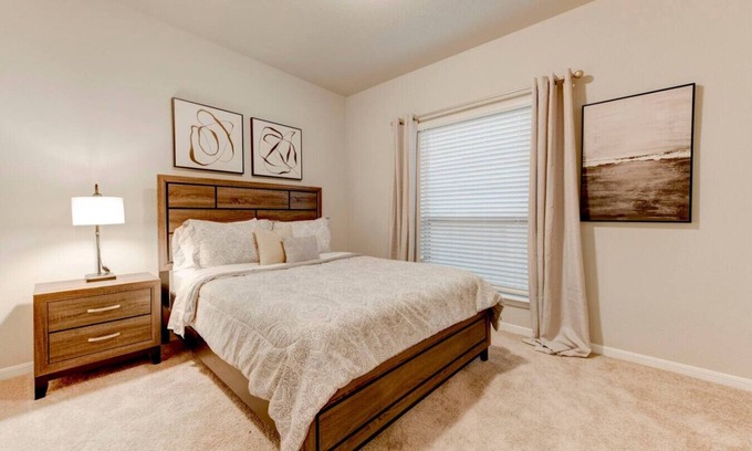 Leon Junction House | Luxurious Spacious Retreat in Temple