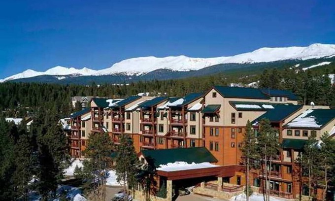Four O'Clock Hotel | Luxurious Valdoro Mountain Lodge. Cozy 3 bedroom and 3 bath (sleeps 8)