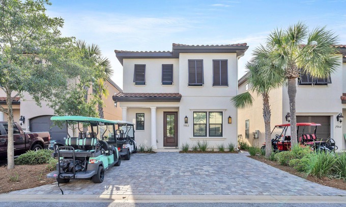 Villa Lago House | Luxurious Villa Lago Oasis: Modern Comforts