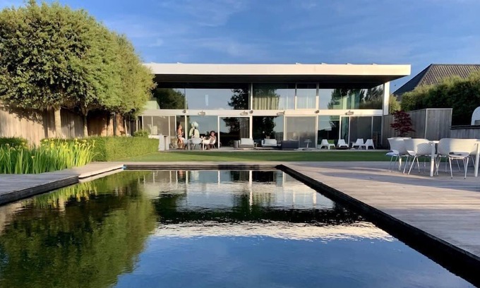Oostkamp House | Luxurious villa with pool, sauna and swimming pond