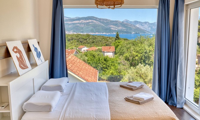 Bjelila Villa | Luxurious Villa with Pool in Lustica