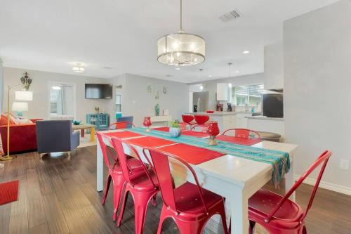 Downtown San Antonio Villa | Luxurious Villa with Private GAME ROOM – Your Ultimate Retreat for Fun and Relaxation!